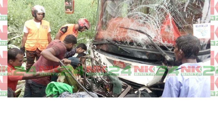 বেপরোয়া গতির স্টার লাইন বাস, সড়কেই ঝড়ে গেলো মা-ছেলেসহ ৩জনের প্রাণ